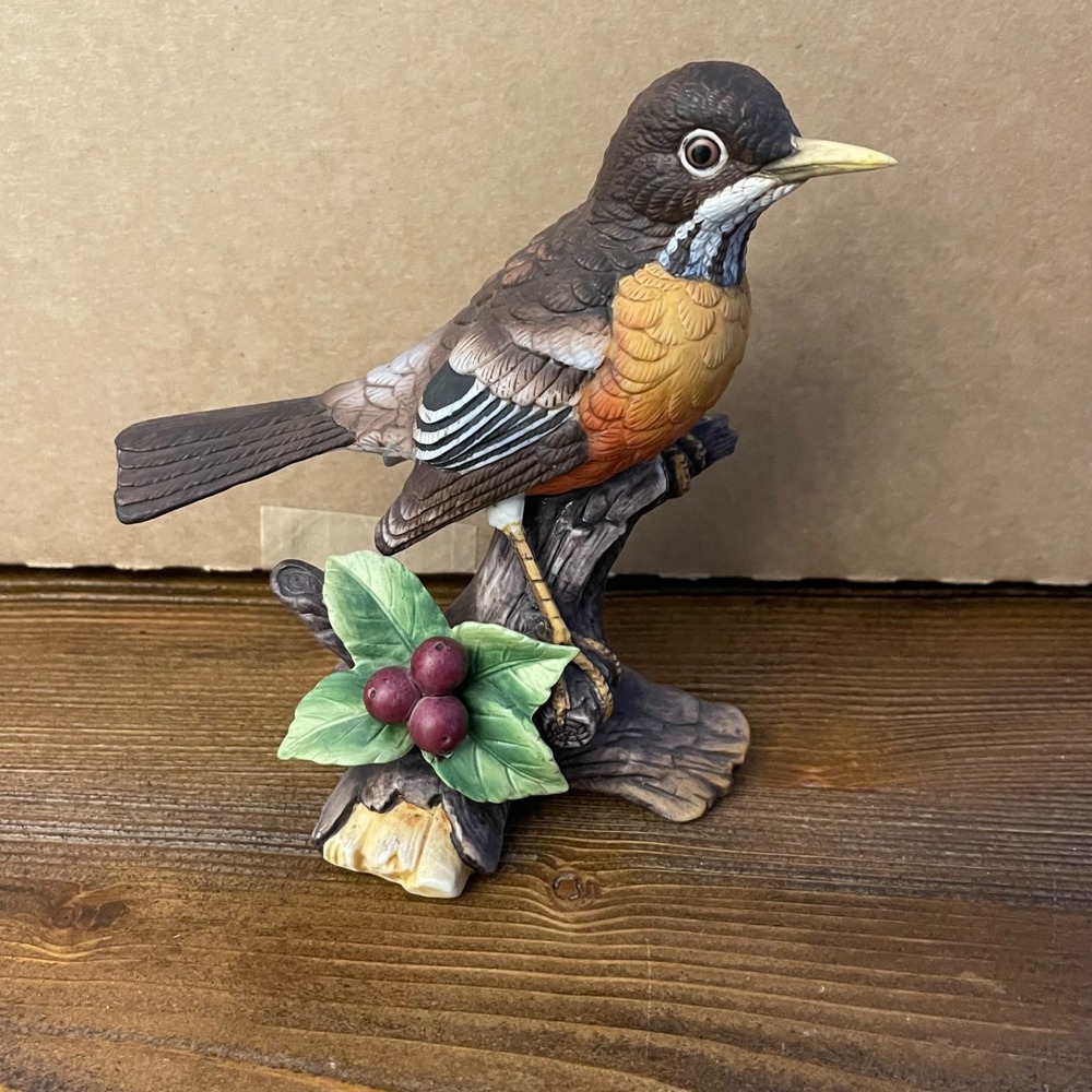 Vintage Andrea by Sadek Robin Figurine 9973 Japan Holly Berries Bird Cottagecore